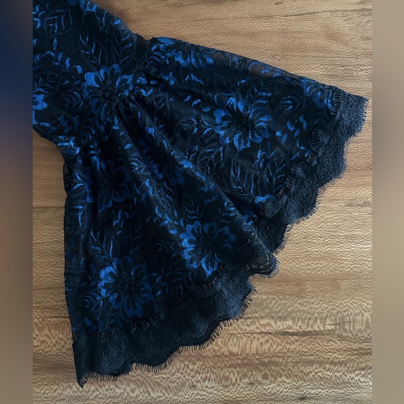 White House Black Market Blouse - Picture 9 of 16